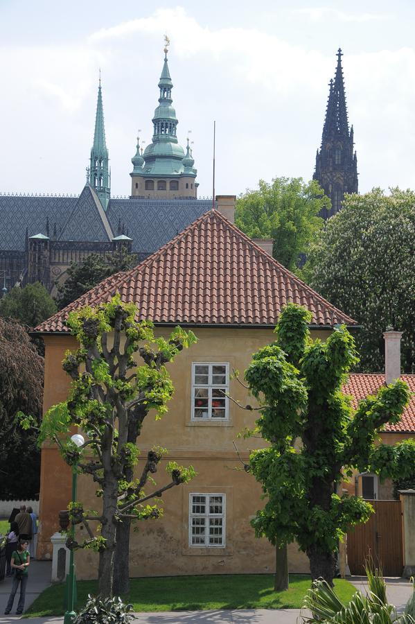 Family Style & Garden Apartments Prag Exteriör bild